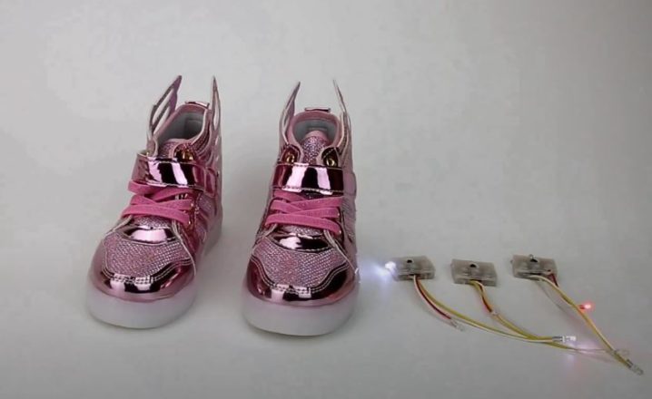 bevestigen inzet verraad How Do You Change Batteries In LED Shoes? - The Shoe Box NYC