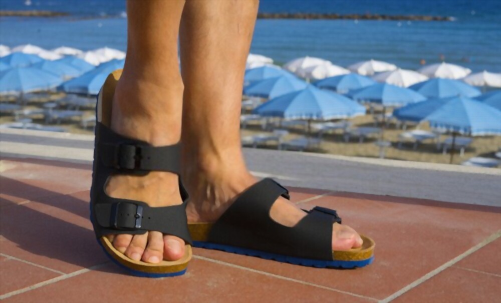 Buy the best types of traditional sandals at a cheap price - Arad Branding